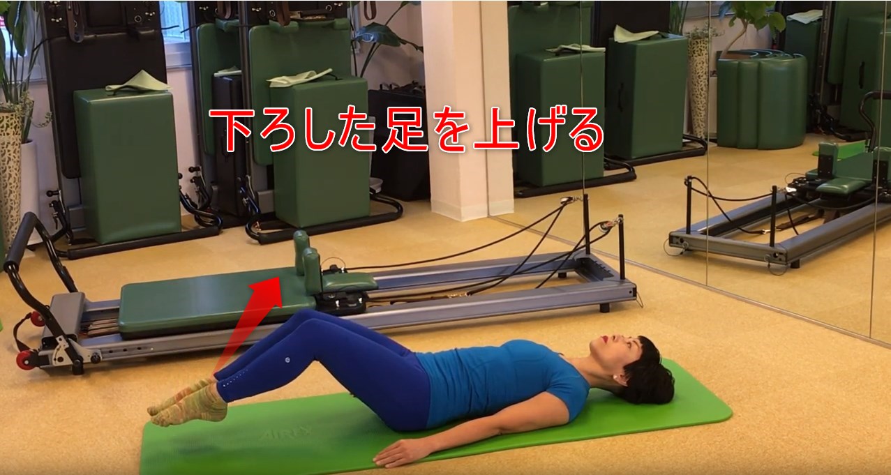 40-03_下した足を上げる